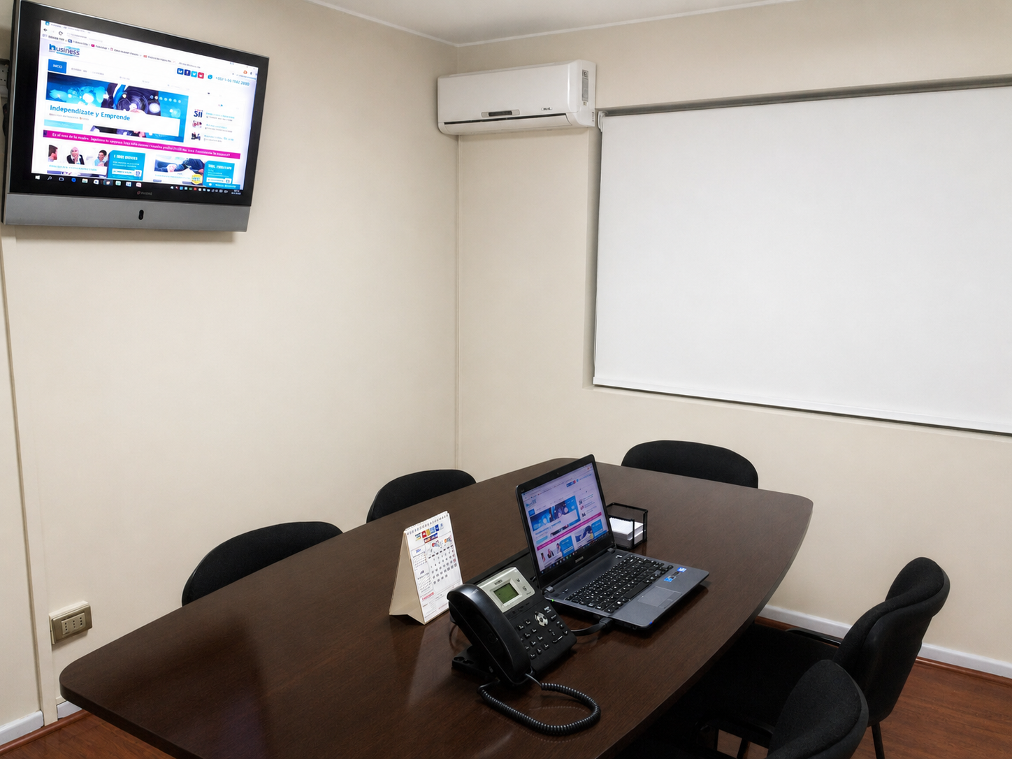 Sala de reunión de la sucursal Virtual Business Santiago Centro